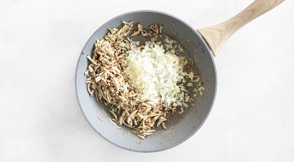 Жюльен в тарталетках с грибами в духовке, пошаговый рецепт с фото на 167 ккал Жюльен в тарталетках с грибами в духовке, пошаговый рецепт с фото на 167 ккал