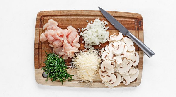Гнездо из картофельного пюре с жюльеном из курицы с грибами, пошаговый рецепт с фото на 368 ккал Гнездо из картофельного пюре с жюльеном из курицы с грибами, пошаговый рецепт с фото на 368 ккал