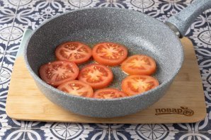 Помидоры на сковороде с чесноком жареные Помидоры на сковороде с чесноком жареные