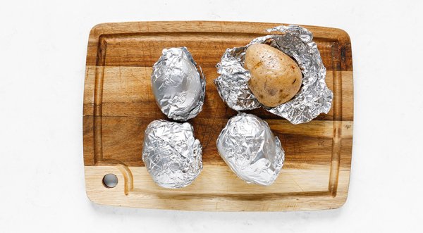 Фаршированная жюльеном картошка, запеченная в духовке, пошаговый рецепт с фото на 215 ккал