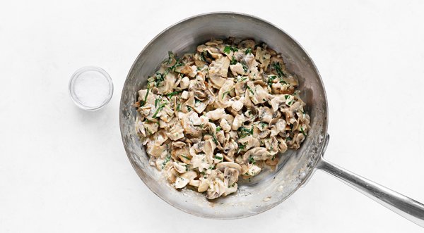 Гнездо из картофельного пюре с жюльеном из курицы с грибами, пошаговый рецепт с фото на 368 ккал Гнездо из картофельного пюре с жюльеном из курицы с грибами, пошаговый рецепт с фото на 368 ккал