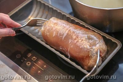 Рулет из рульки вареный в пленке (или пакете для запекания) Рулет из рульки вареный в пленке (или пакете для запекания)