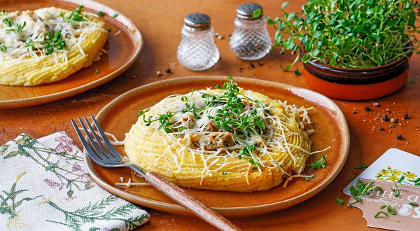Гнездо из картофельного пюре с жюльеном из курицы с грибами, пошаговый рецепт с фото на 368 ккал Гнездо из картофельного пюре с жюльеном из курицы с грибами, пошаговый рецепт с фото на 368 ккал