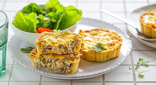 Жюльен в тарталетках с грибами в духовке, пошаговый рецепт с фото на 167 ккал Жюльен в тарталетках с грибами в духовке, пошаговый рецепт с фото на 167 ккал