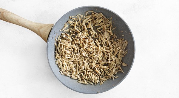 Жюльен в тарталетках с грибами в духовке, пошаговый рецепт с фото на 167 ккал Жюльен в тарталетках с грибами в духовке, пошаговый рецепт с фото на 167 ккал