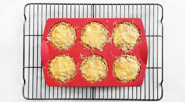 Жюльен в тарталетках с грибами в духовке, пошаговый рецепт с фото на 167 ккал Жюльен в тарталетках с грибами в духовке, пошаговый рецепт с фото на 167 ккал