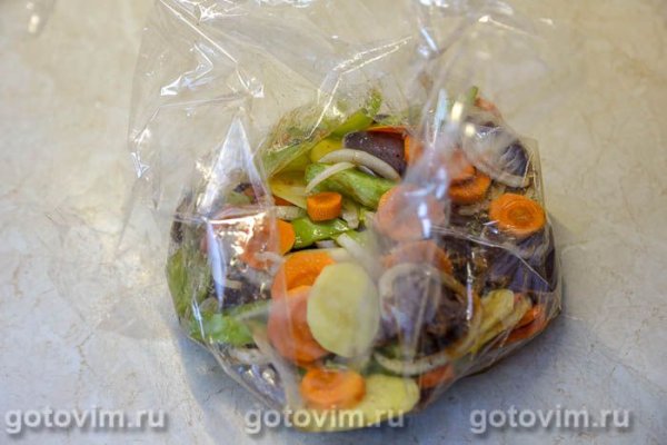 Утиные желудки с овощами, запеченные  в рукаве
