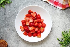 Клубничный пирог с пахтой