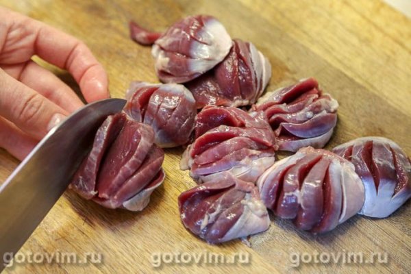 Утиные желудки с овощами, запеченные  в рукаве