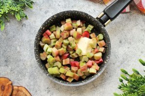 Десерт из клубники и ревеня Десерт из клубники и ревеня
