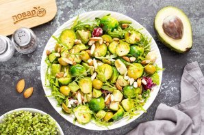 Салат с авокадо и брюссельской капустой