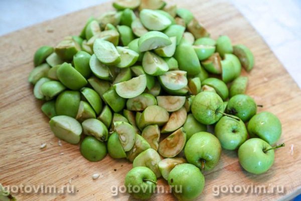 Компот из зеленых яблок с вишней