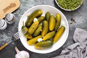 Быстрые маринованные огурцы