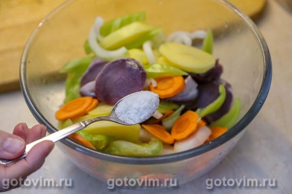 Утиные желудки с овощами, запеченные  в рукаве