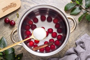 Летний компот из вишни Летний компот из вишни