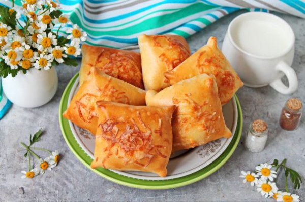 Пирожки с колбасой и сыром Пирожки с колбасой и сыром