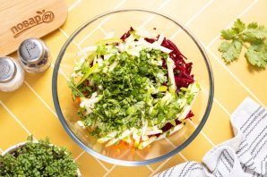 Салат из свежей моркови и свеклы