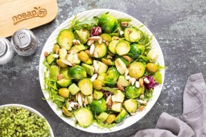 Салат с авокадо и брюссельской капустой