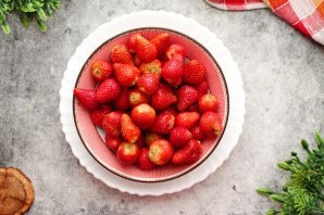 Клубника, протертая в сиропе