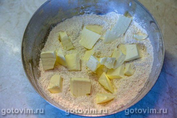 Итальянский песочный пирог с персиками и творогом Сбричолата (Sbriciolata)