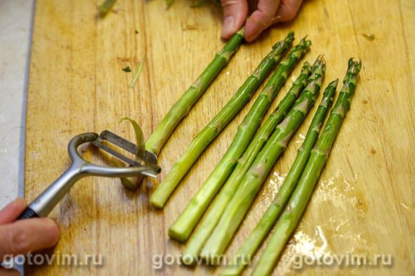 Заливной пирог со спаржей и ветчиной