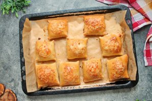 Пирожки с колбасой и сыром Пирожки с колбасой и сыром