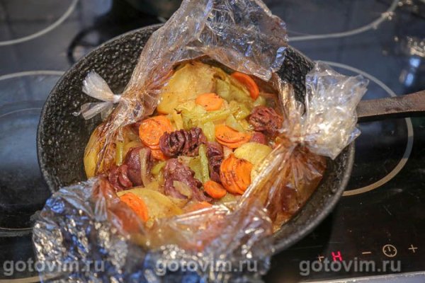 Утиные желудки с овощами, запеченные  в рукаве