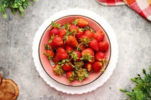 Клубника, протертая в сиропе