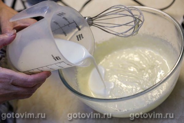 Пирог с черной смородиной и гранулированным сахаром