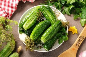 Малосольные огурцы быстрого приготовления в кастрюле