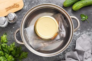 Огурцы с морковью на зиму