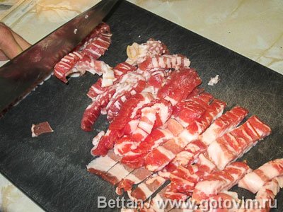 Паста с песто и сливочным соусом с беконом