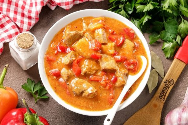 Гуляш с болгарским перцем Гуляш с болгарским перцем