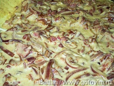 Паста с песто и сливочным соусом с беконом