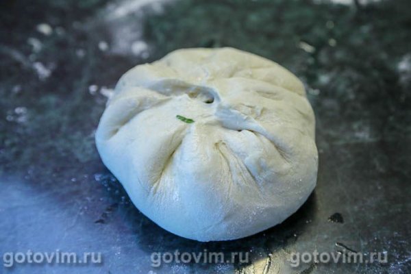 Осетинский пирог со свекольной ботвой (Цахараджин)