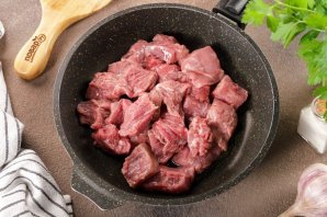 Гуляш с гречкой
