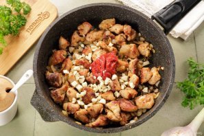 Гуляш с макаронами