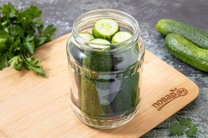 Огурцы с морковью на зиму