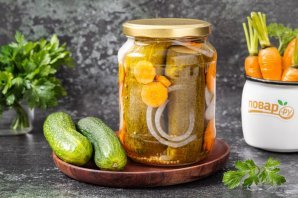 Огурцы с морковью на зиму