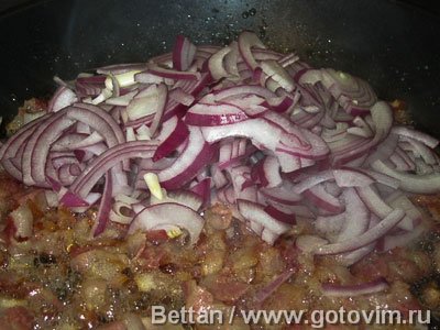 Паста с песто и сливочным соусом с беконом