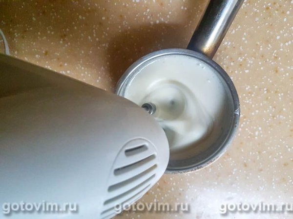 Пирог со сливами и безе