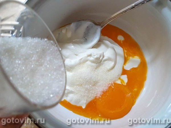 Пирог со сливами и безе