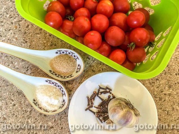 Соленые помидоры черри  с чесноком в газированной воде