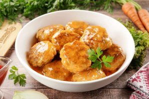 Тефтели с луком и морковью