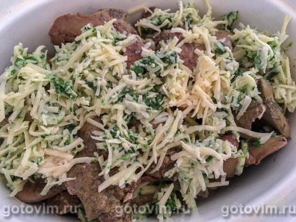 Куриная печень с сыром, шпинатом и хреном