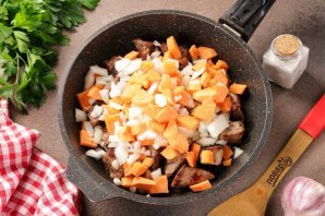 Гуляш с болгарским перцем Гуляш с болгарским перцем