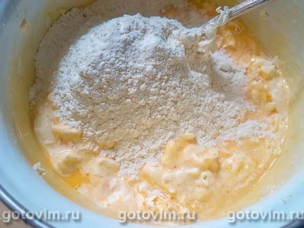 Пирог со сливами и безе