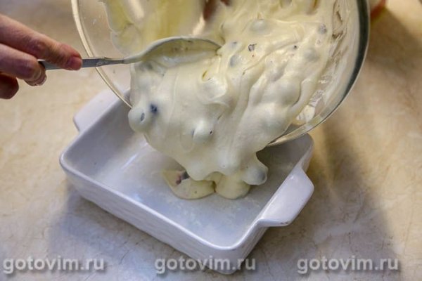 Пирог с черной смородиной и гранулированным сахаром