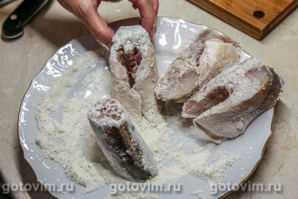 Жареный судак с луком и лисичками