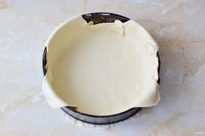 Слоеный пирог с курицей и грибами